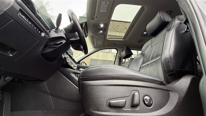 Used 2024 Kia Telluride EX w/ EX Captain's Chair Package image 11