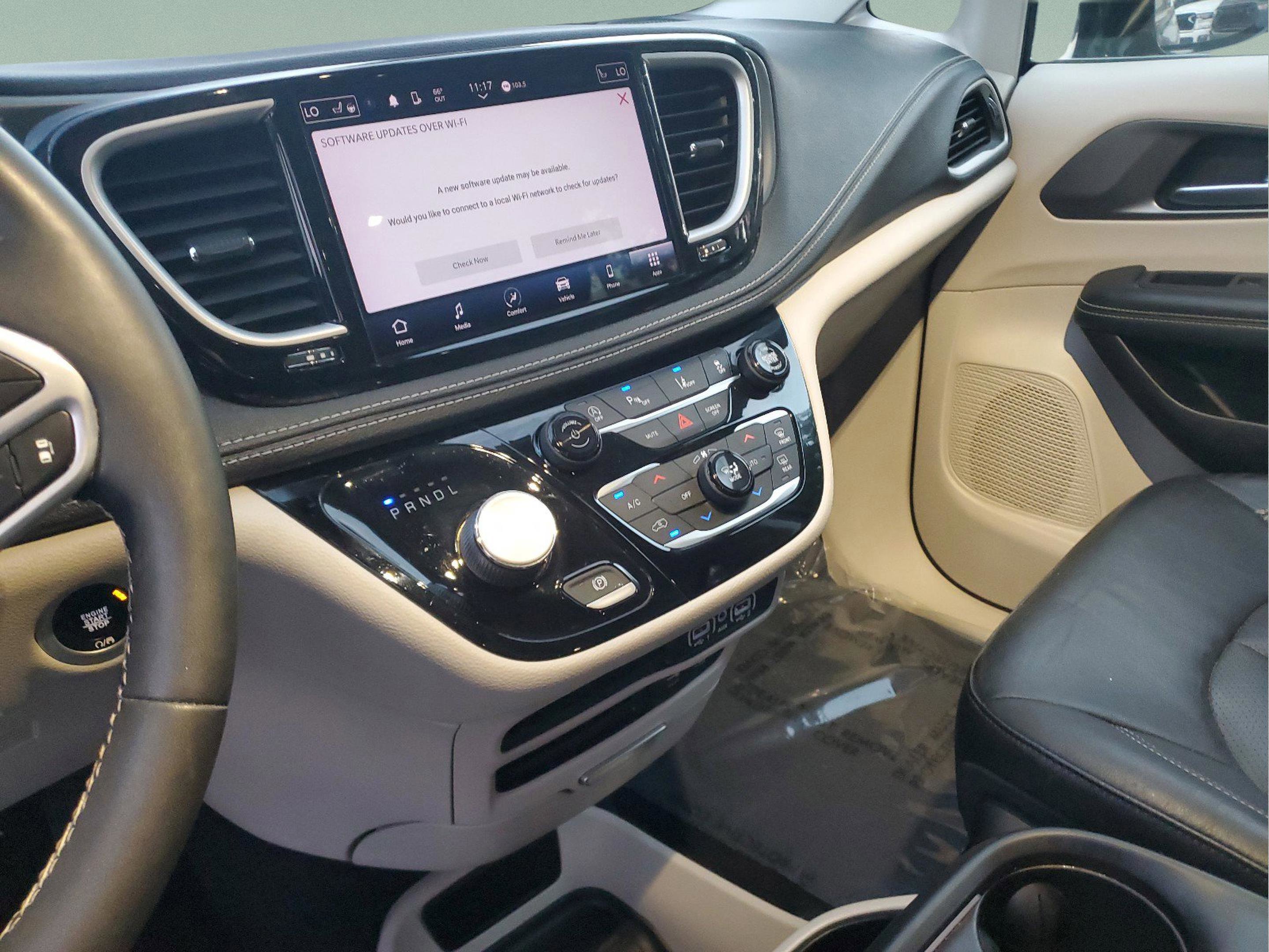 Used 2022 Chrysler Pacifica Touring-L FWD image 26