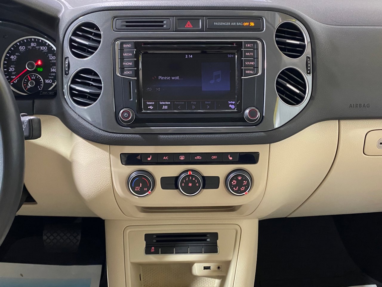 Used 2017 Volkswagen Tiguan Wolfsburg Edition image 15