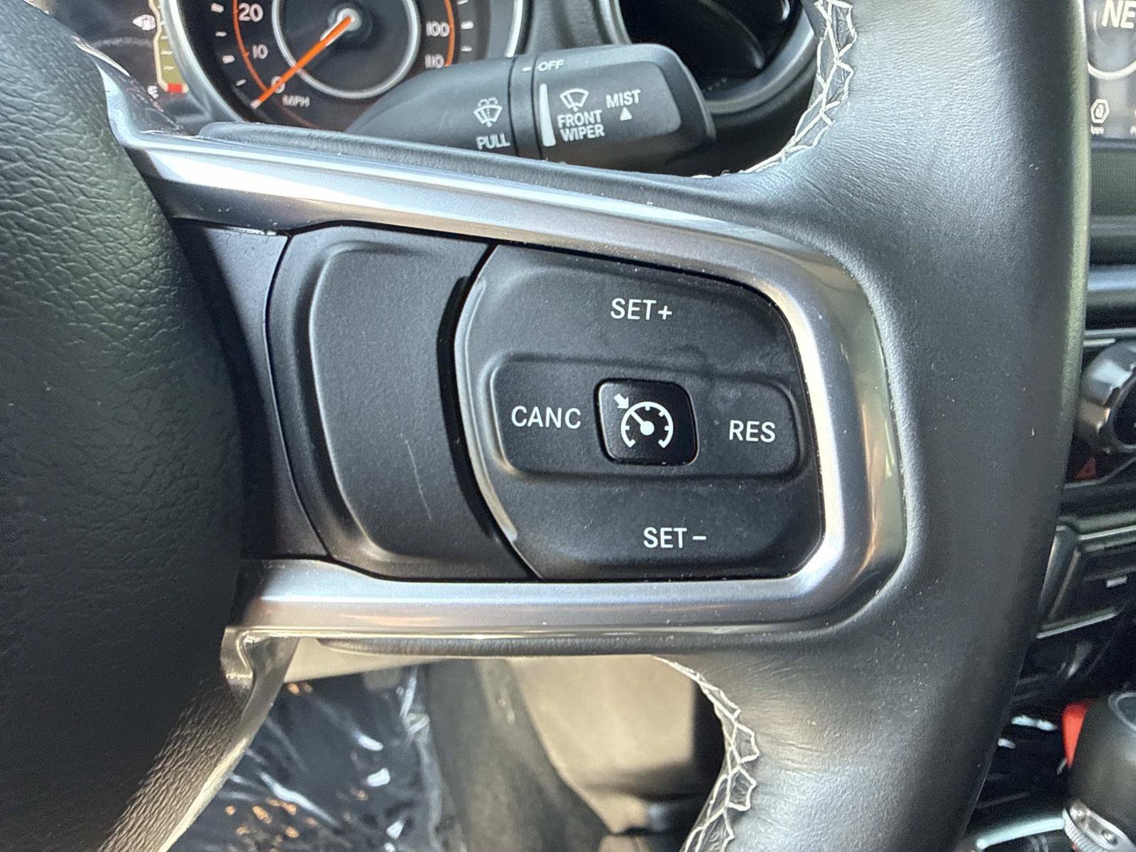 Used 2018 Jeep Wrangler Unlimited Sahara AWD/4WD image 30