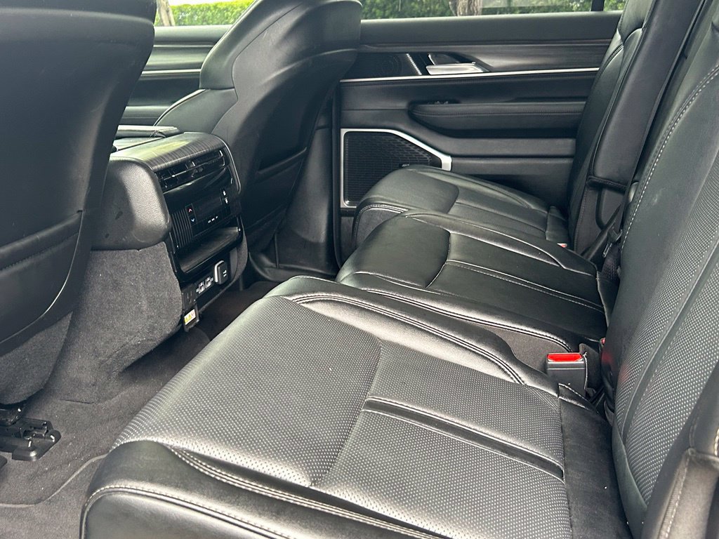 Used 2024 Jeep Wagoneer Series II w/ Flexible Seating Group AWD/4WD image 43