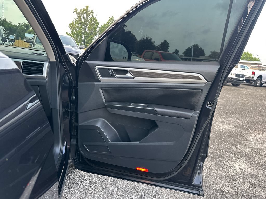 Used 2018 Volkswagen Atlas SEL AWD/4WD image 18
