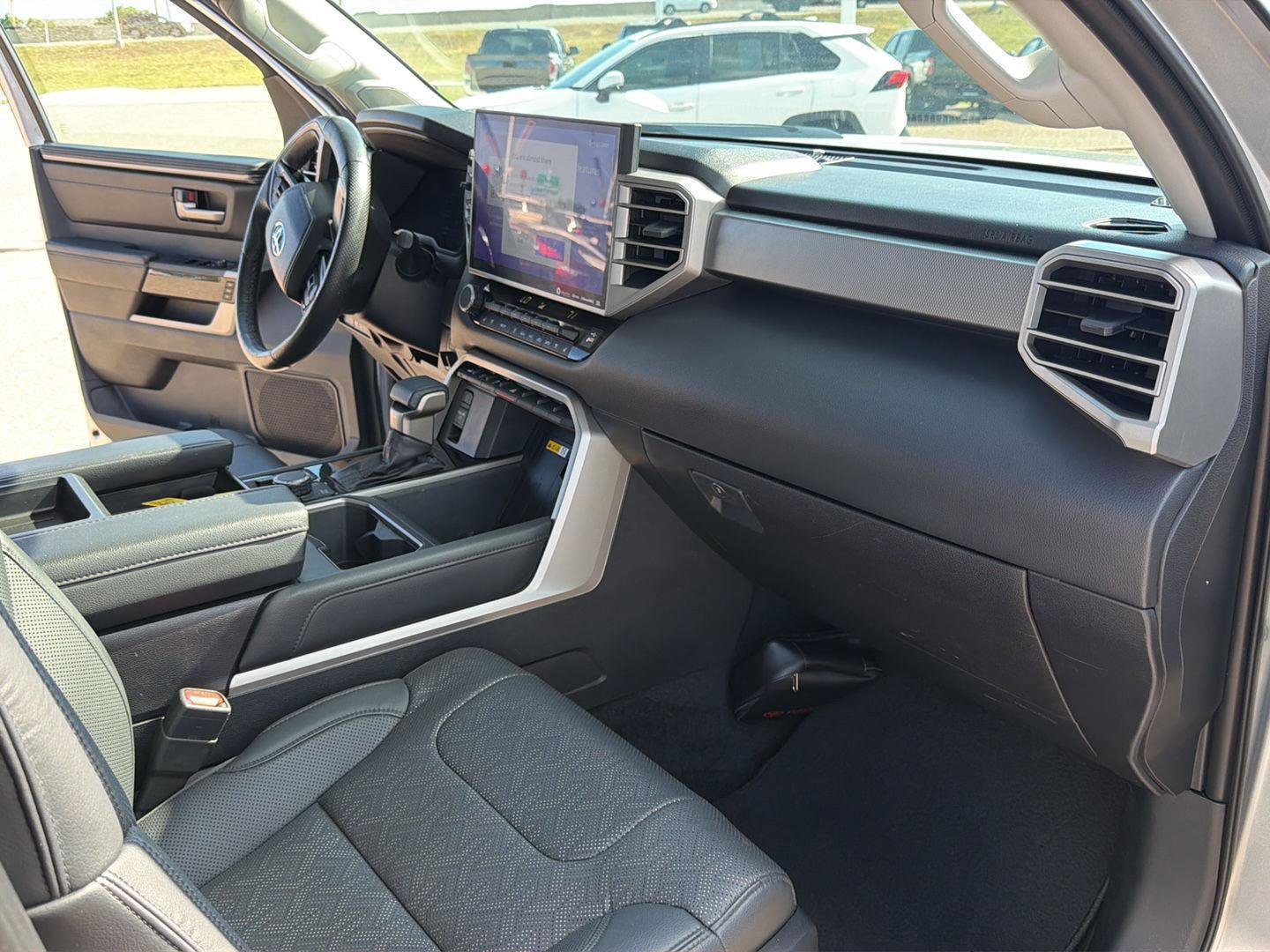 Used 2024 Toyota Tundra Limited AWD/4WD image 19