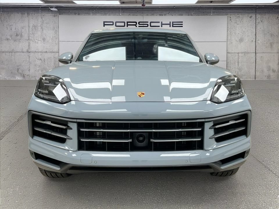 Certified 2024 Porsche Cayenne AWD/4WD image 6