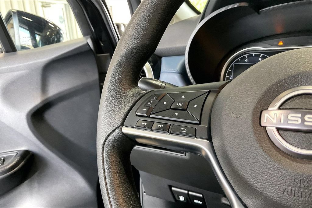 Used 2025 Nissan Versa SV FWD image 8