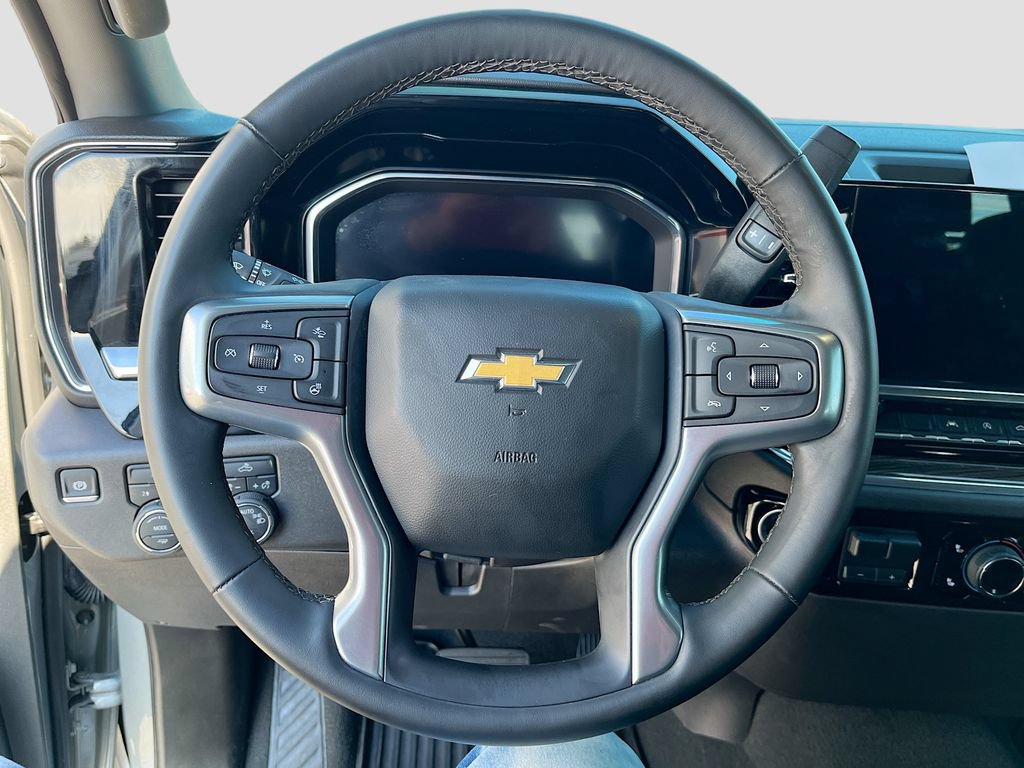 Used 2025 Chevrolet Silverado 1500 LT AWD/4WD image 11