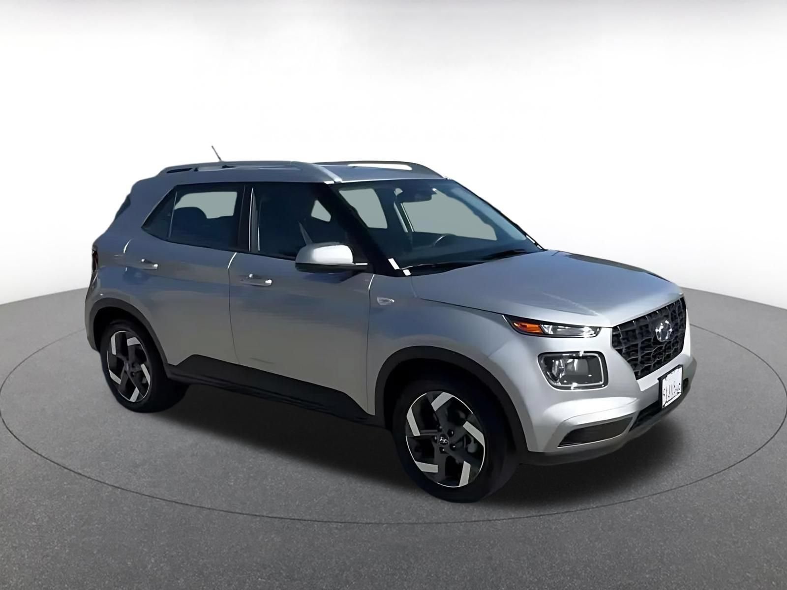 Used 2026 Hyundai Venue SEL FWD image 2