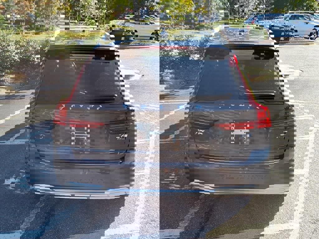 Certified 2021 Volvo V90 T6 Cross Country w/ Climate Package image 4