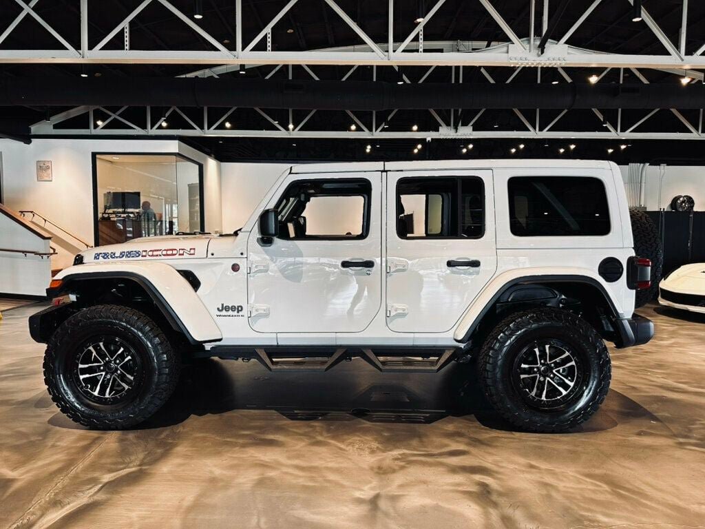 Used 2024 Jeep Wrangler Unlimited Rubicon AWD/4WD image 2