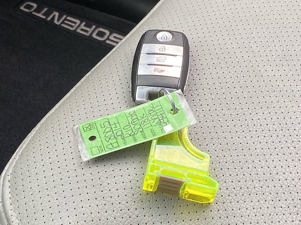 Used 2014 Kia Sorento SX w/ 3rd Row Package image 32