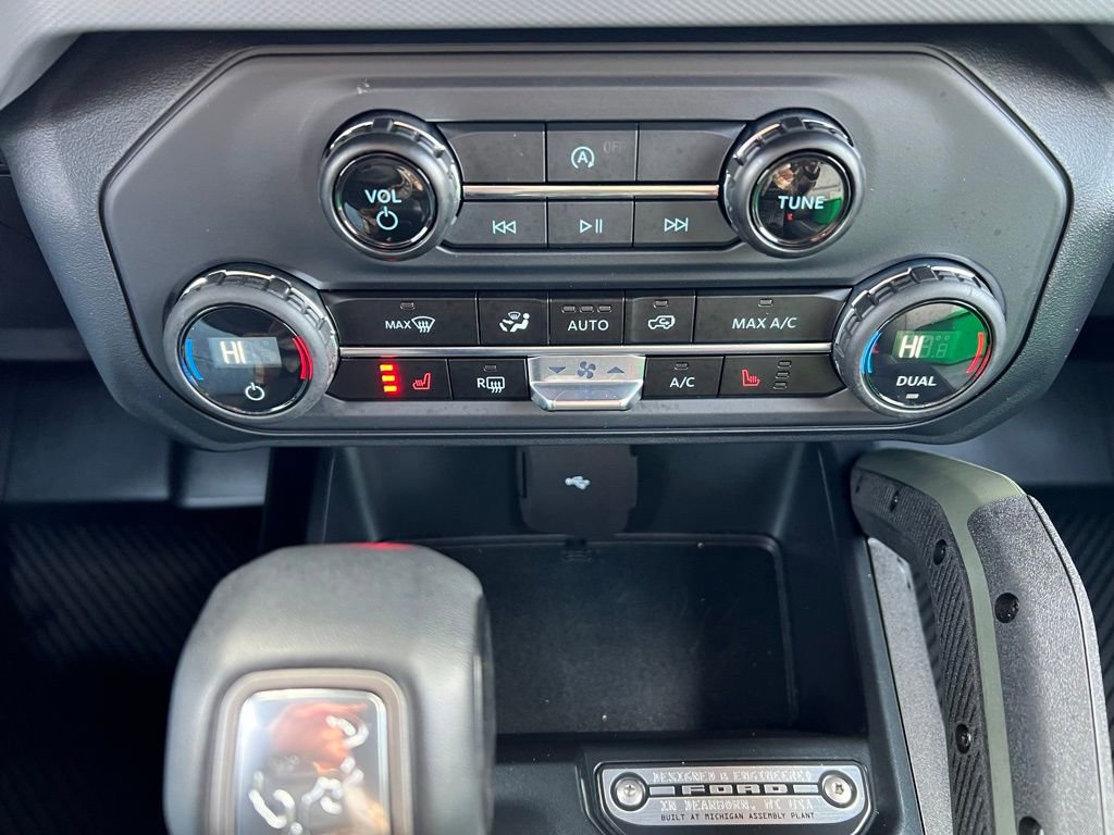 Used 2024 Ford Bronco Everglades image 29