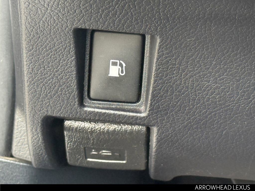 Used 2013 Lexus CT 200h w/ Premium Pkg image 22