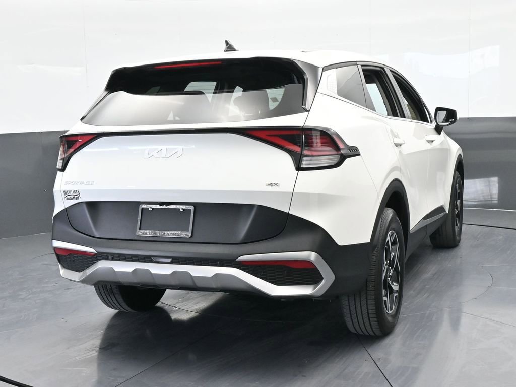 Used 2023 Kia Sportage LX image 5