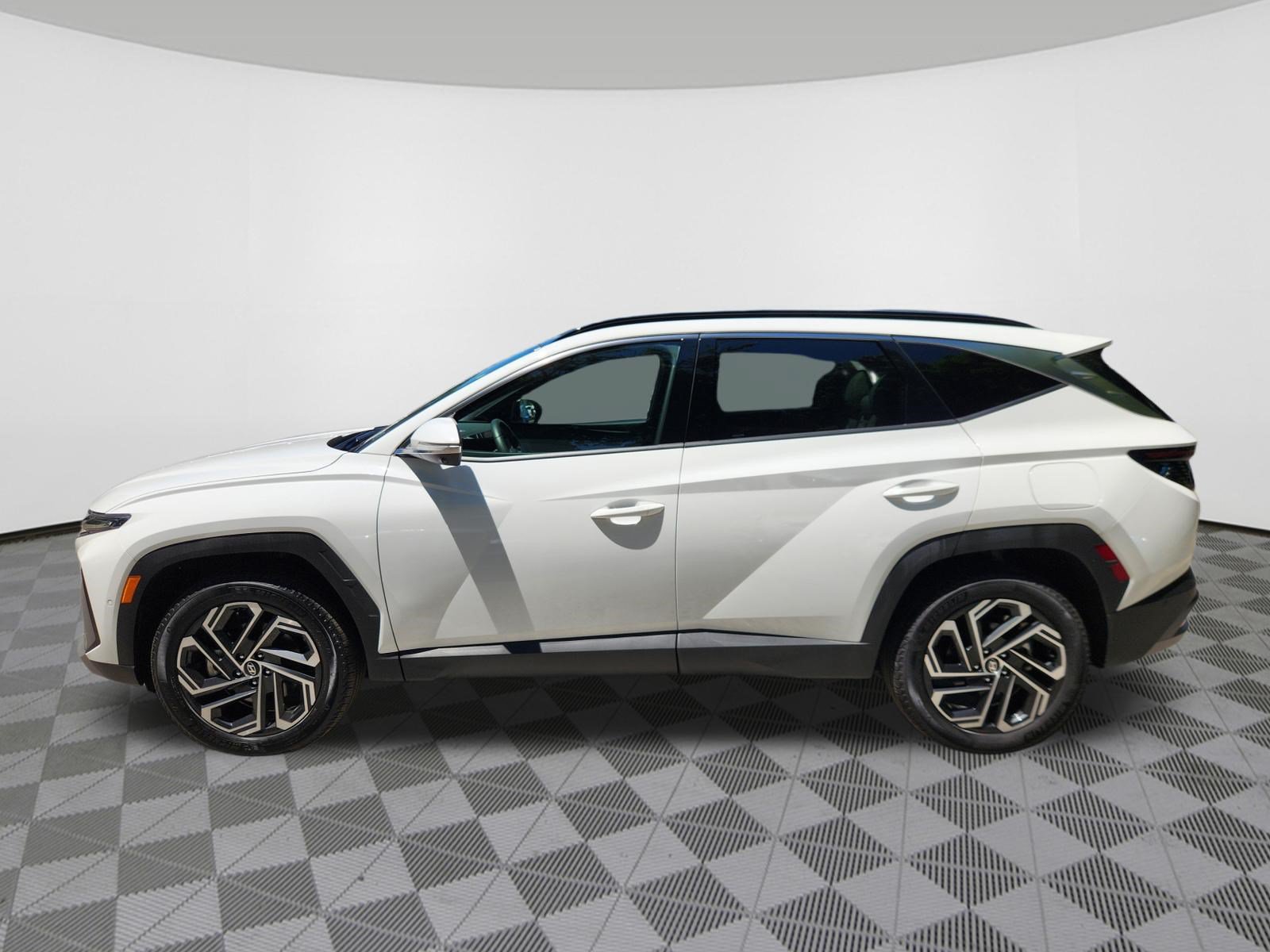Certified 2025 Hyundai Tucson Limited AWD/4WD image 5