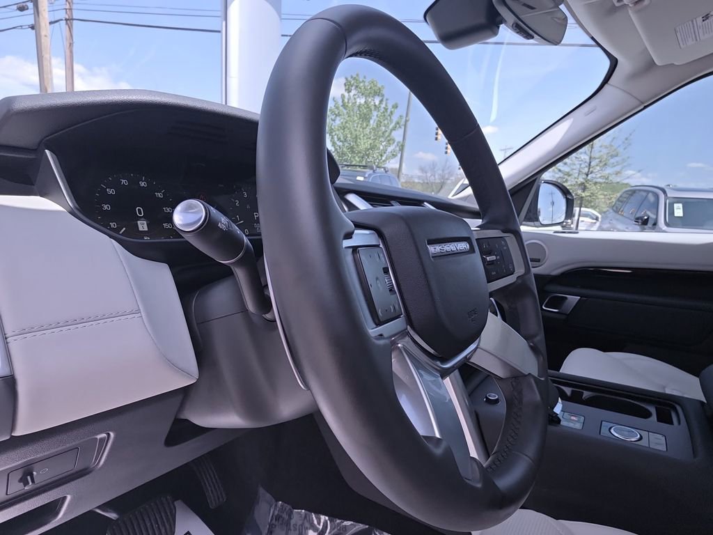 Used 2024 Land Rover Discovery S AWD/4WD image 20