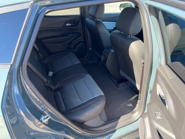 Used 2026 Chevrolet Trax LT w/ LT Convenience Package FWD image 12