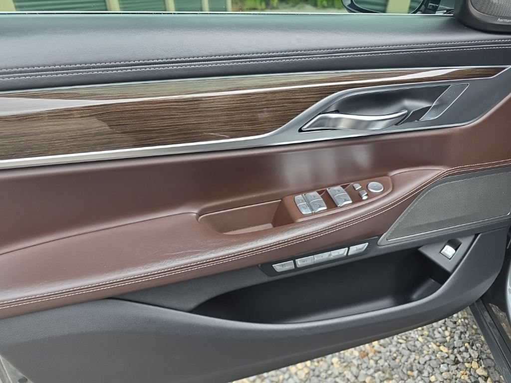 Used 2016 BMW 750i xDrive AWD/4WD image 14
