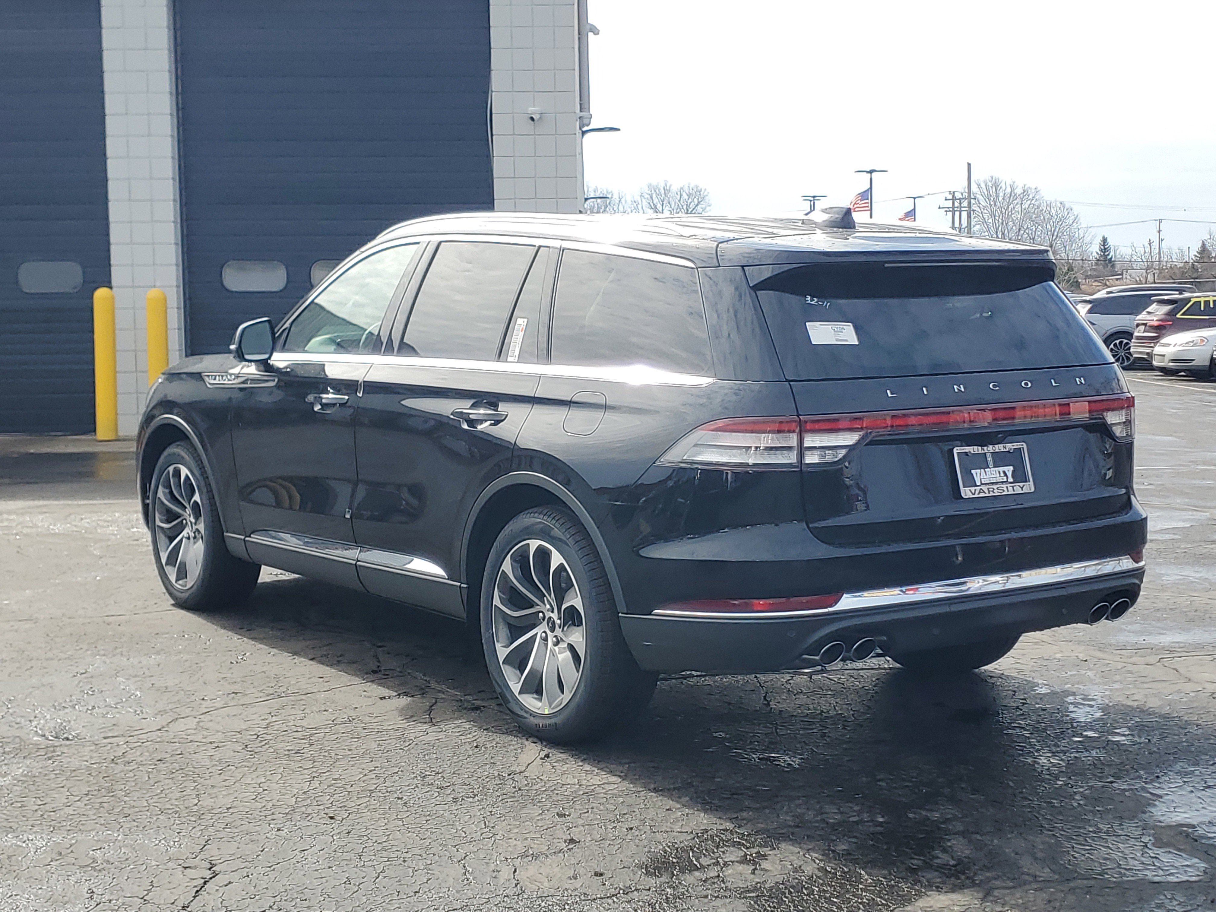 New 2026 Lincoln Aviator AWD image 3