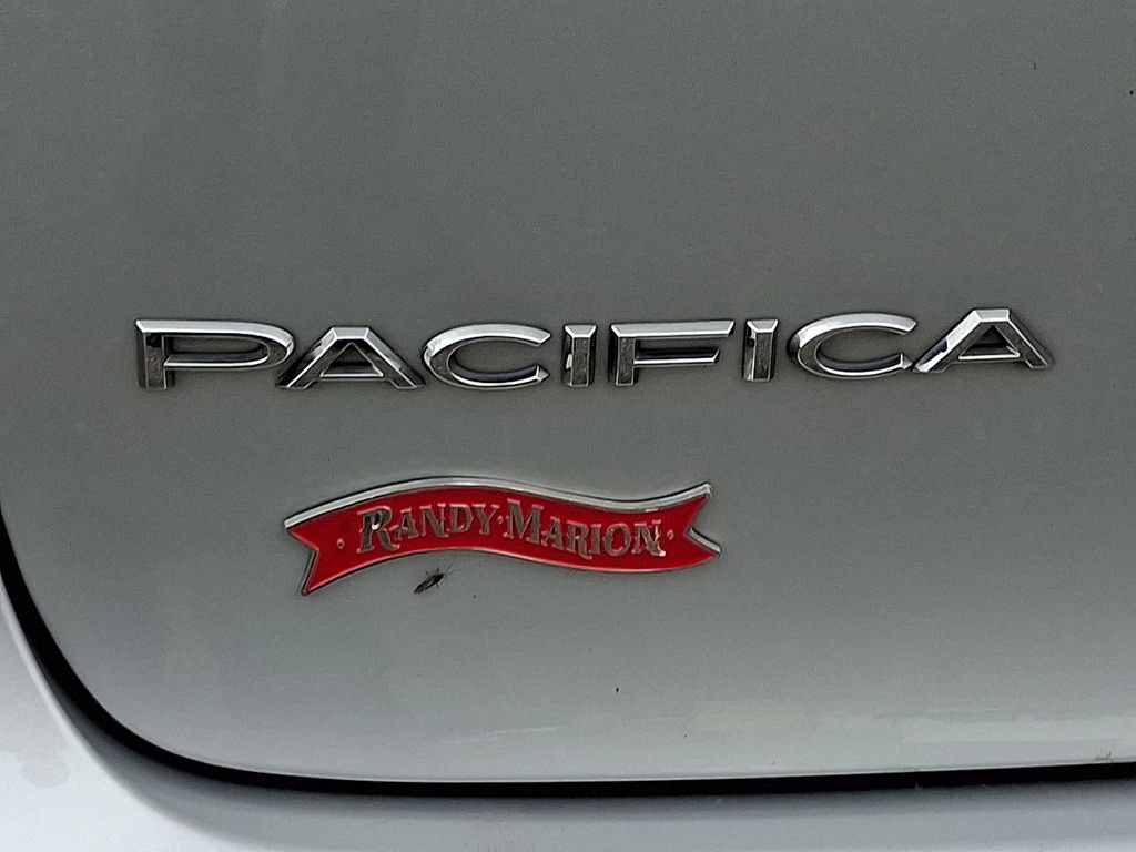 Used 2024 Chrysler Pacifica Touring-L FWD image 30
