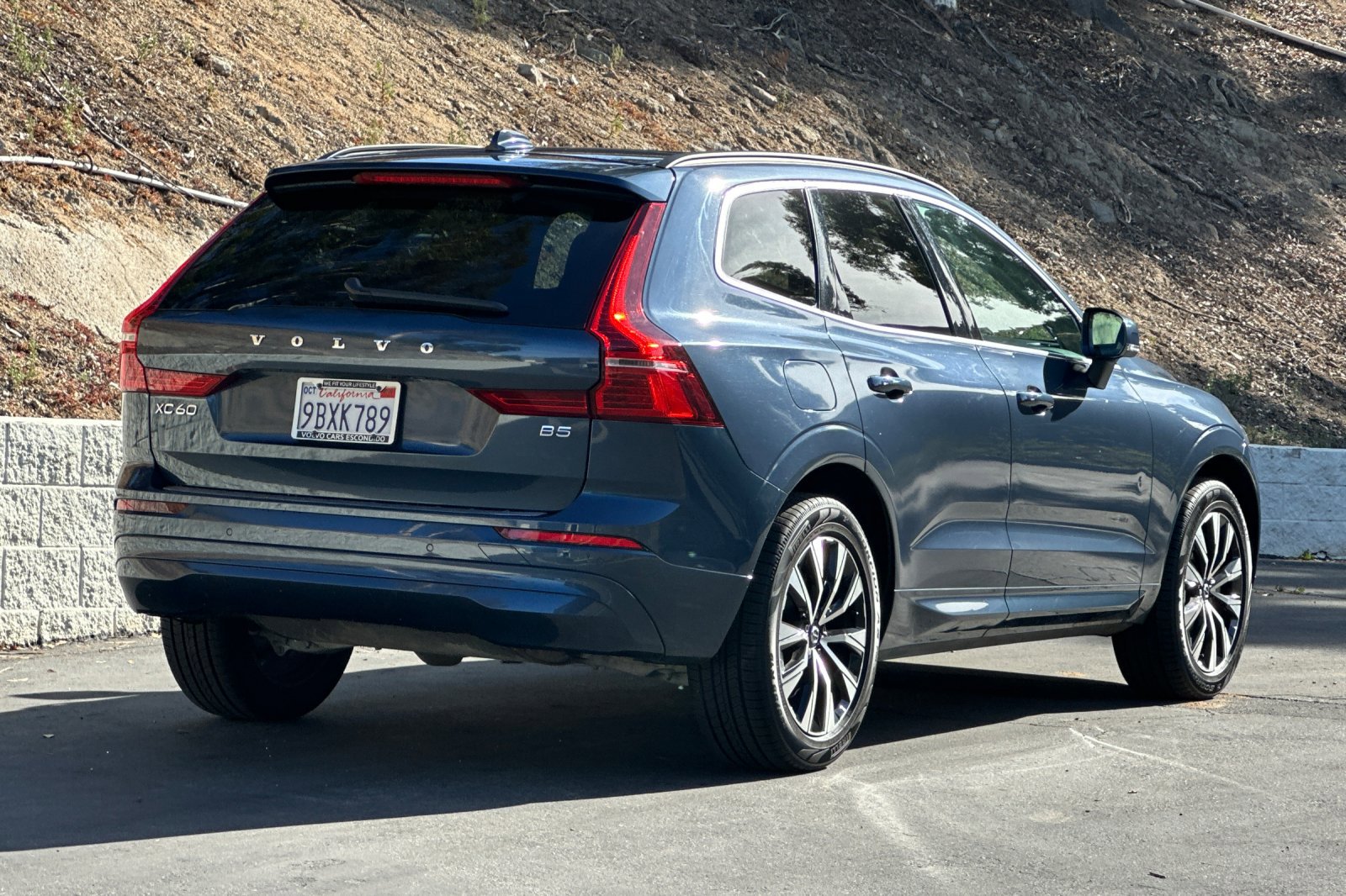 Certified 2023 Volvo XC60 B5 Core w/ Climate Package image 4