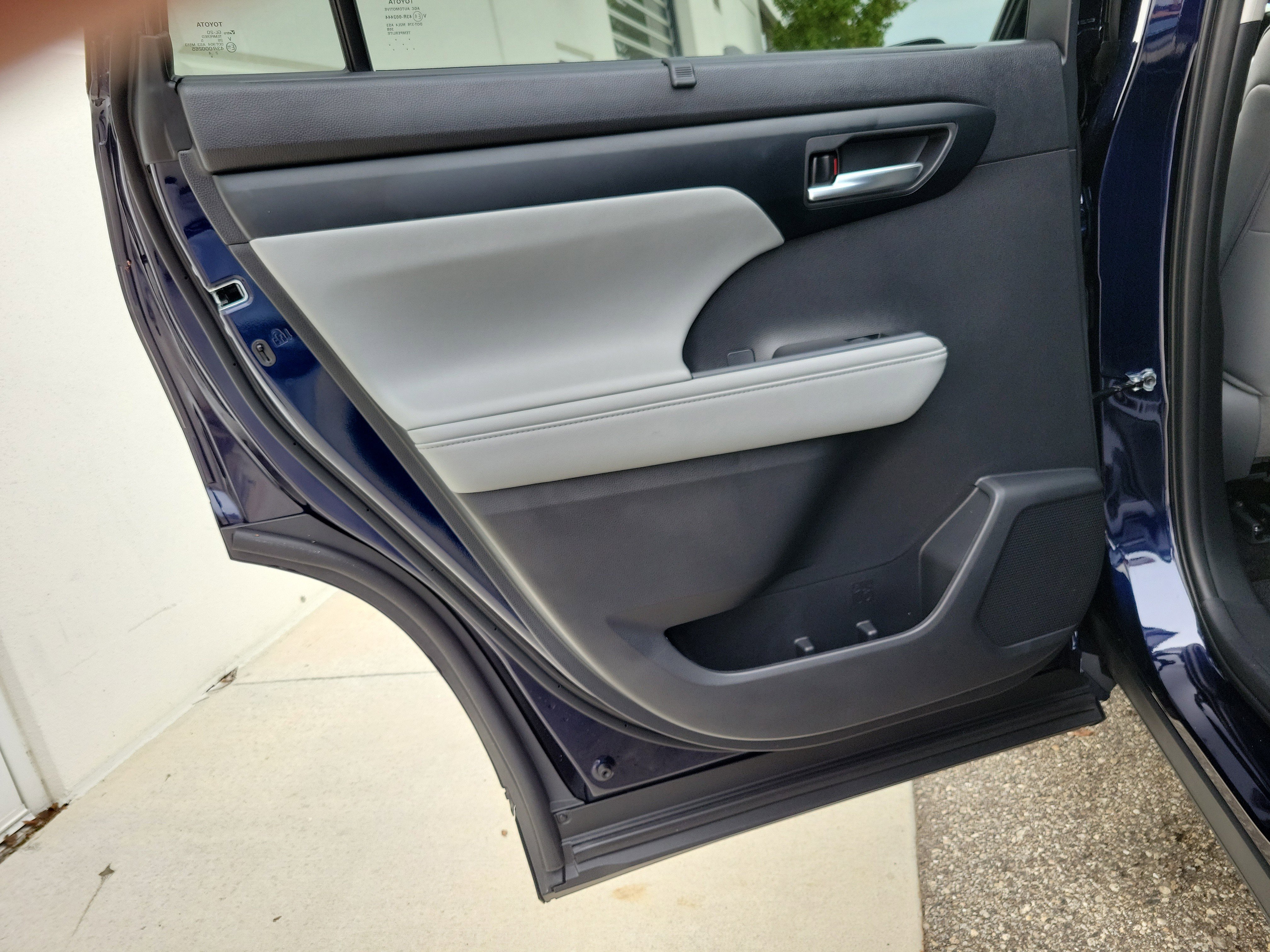 Used 2026 Toyota Highlander XLE image 15