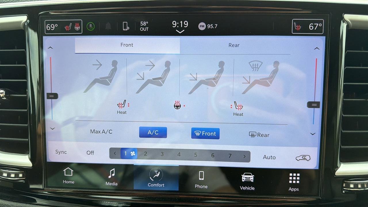 Used 2023 Chrysler Pacifica Touring-L image 24