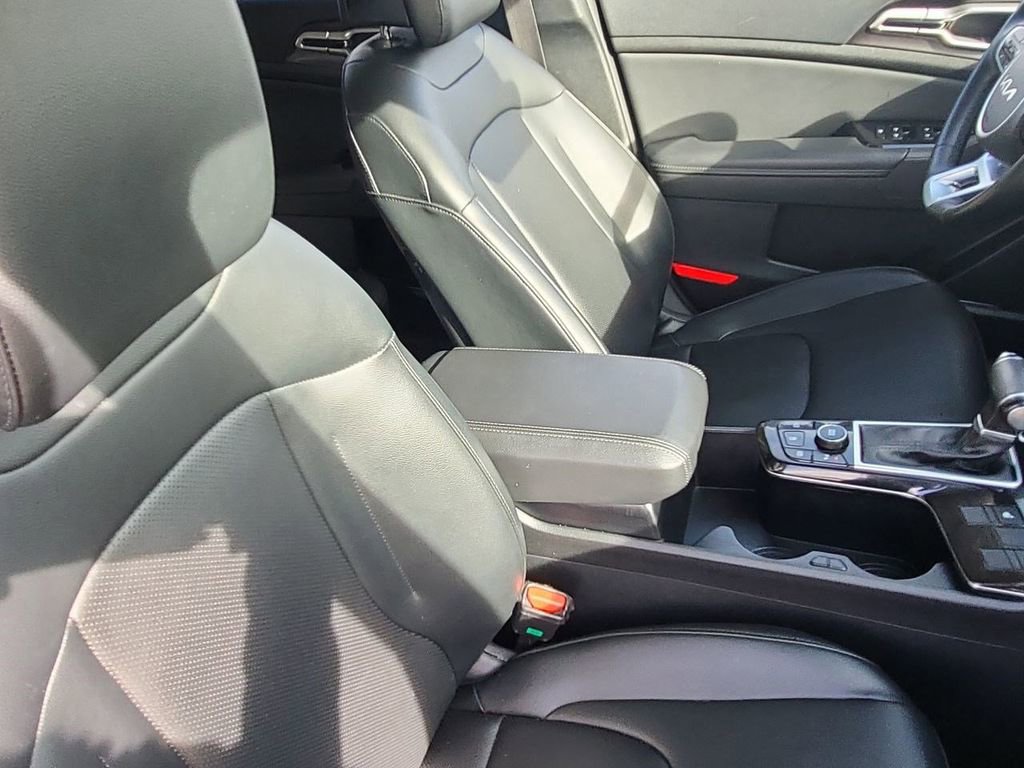Used 2023 Kia Sportage EX image 34