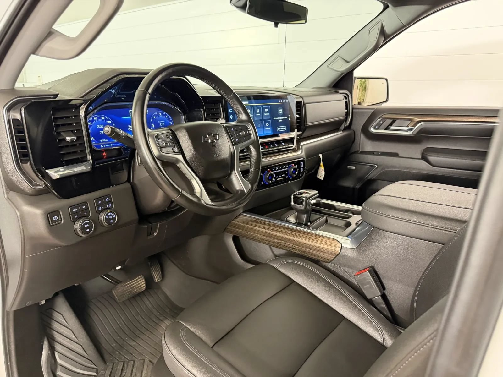 Used 2023 Chevrolet Silverado 1500 LT Trail Boss w/ LT Trail Boss Premium Package AWD/4WD image 12