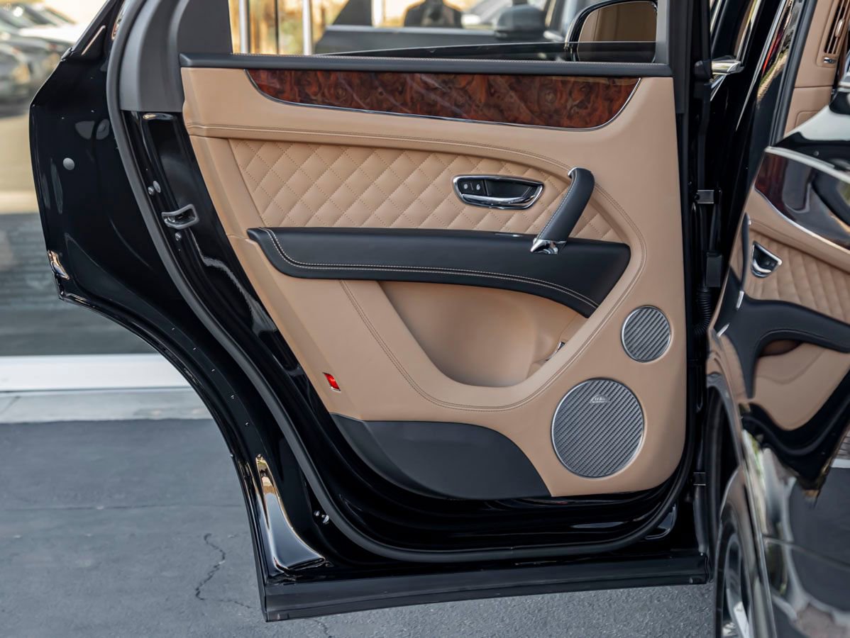 Used 2018 Bentley Bentayga image 25