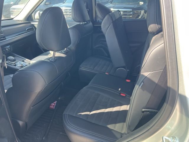 Used 2024 Mitsubishi Outlander SE image 6