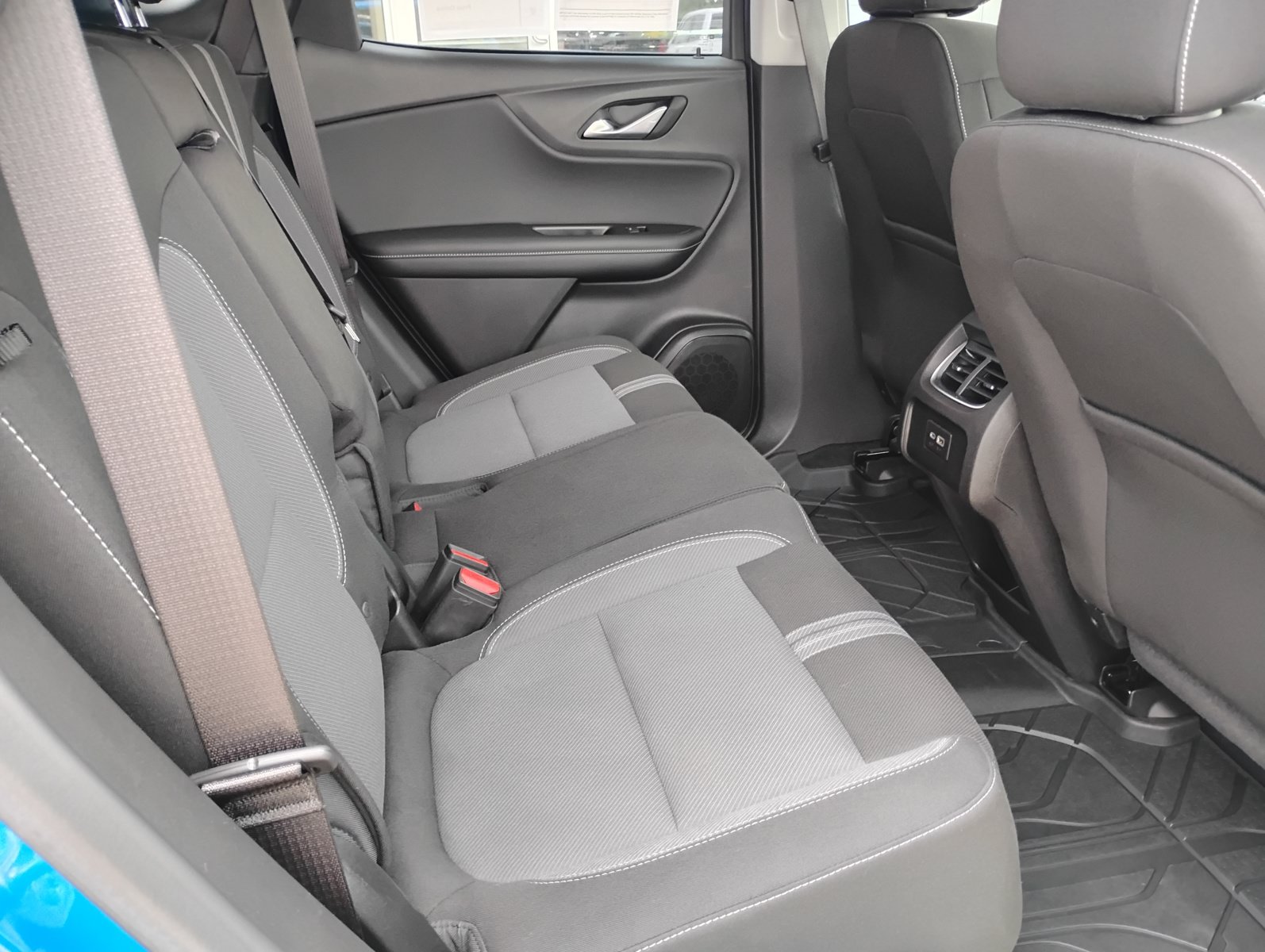Used 2024 Chevrolet Blazer LT w/ Convenience Package FWD image 28