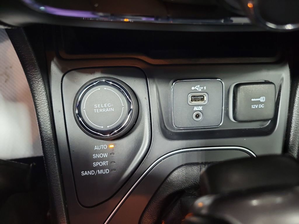 Used 2021 Jeep Cherokee Latitude Lux image 45