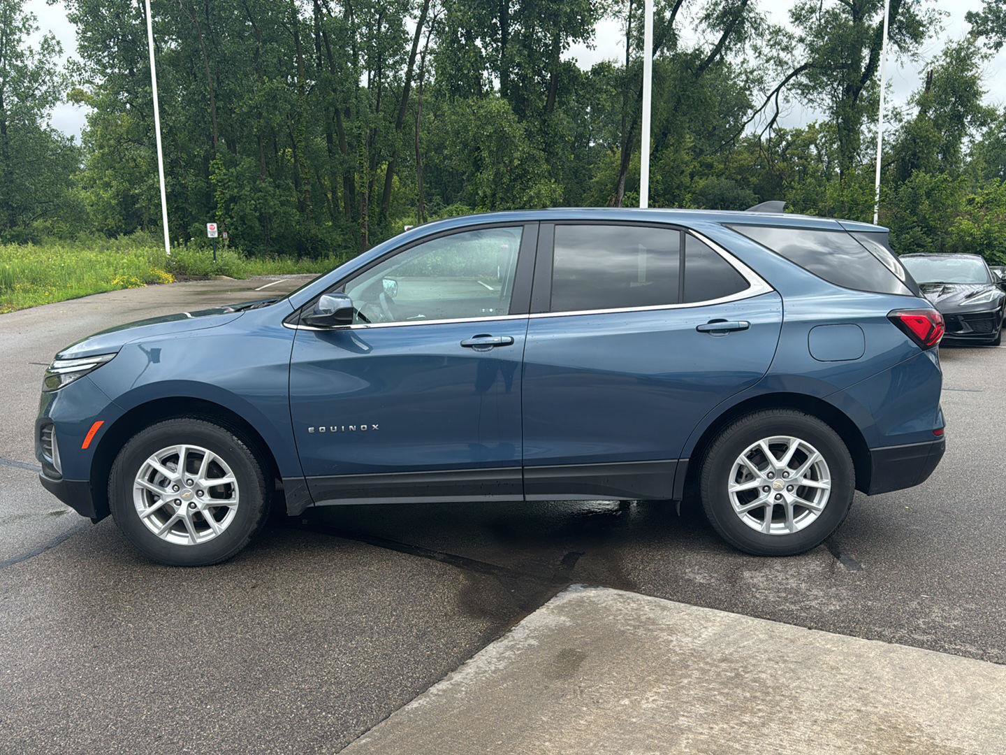 Used 2024 Chevrolet Equinox LT AWD/4WD image 2