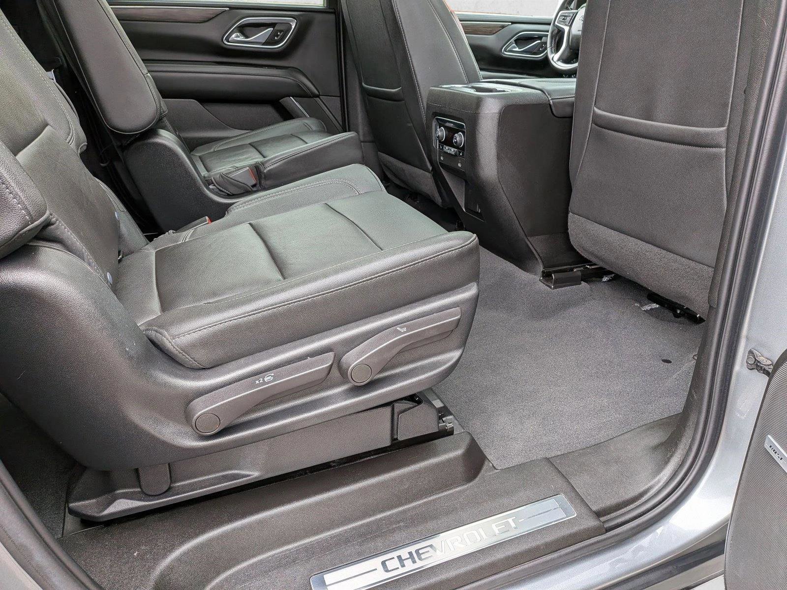 Used 2023 Chevrolet Suburban Z71 w/ Luxury Package AWD/4WD image 18