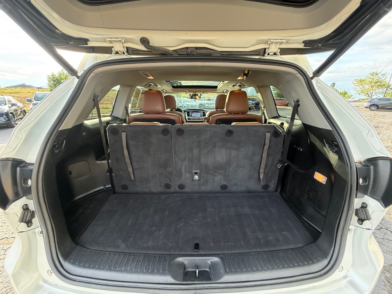 Used 2017 Toyota Highlander Limited Platinum AWD/4WD image 32