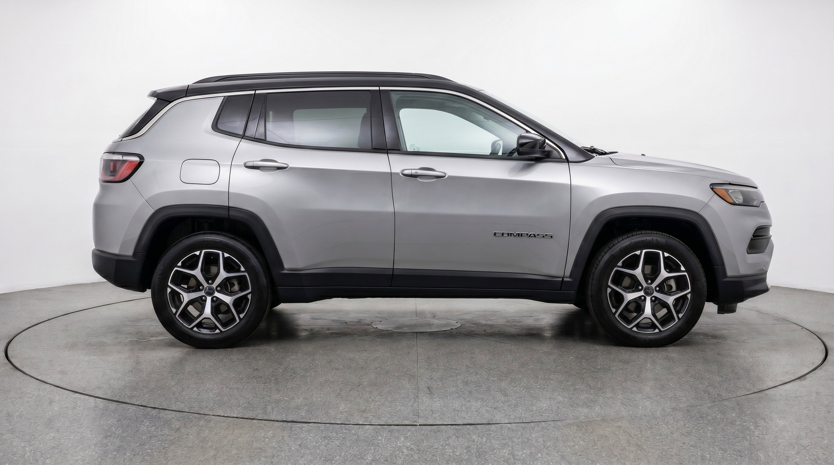 Used 2025 Jeep Compass Limited AWD/4WD image 11