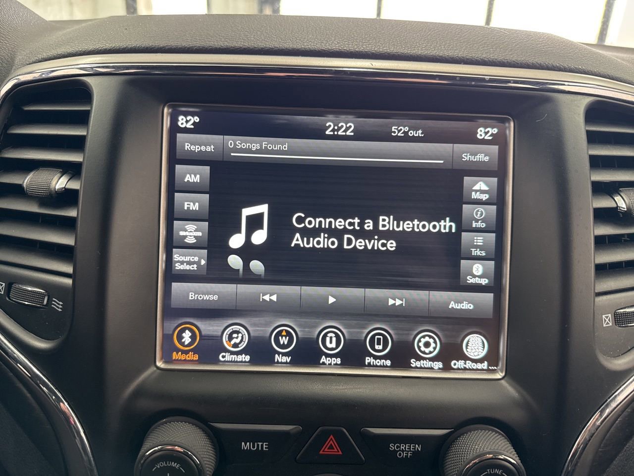 Used 2018 Jeep Grand Cherokee Laredo image 22