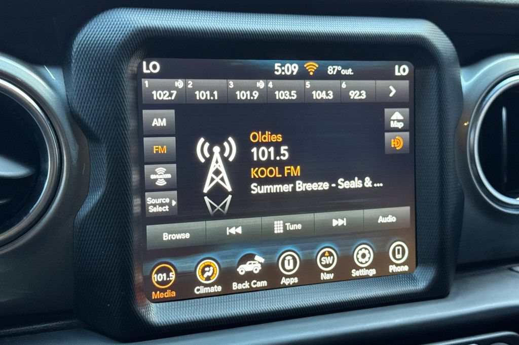 Used 2021 Jeep Wrangler Unlimited Sahara w/ Uconnect 4C Nav & Sound Group AWD/4WD image 19