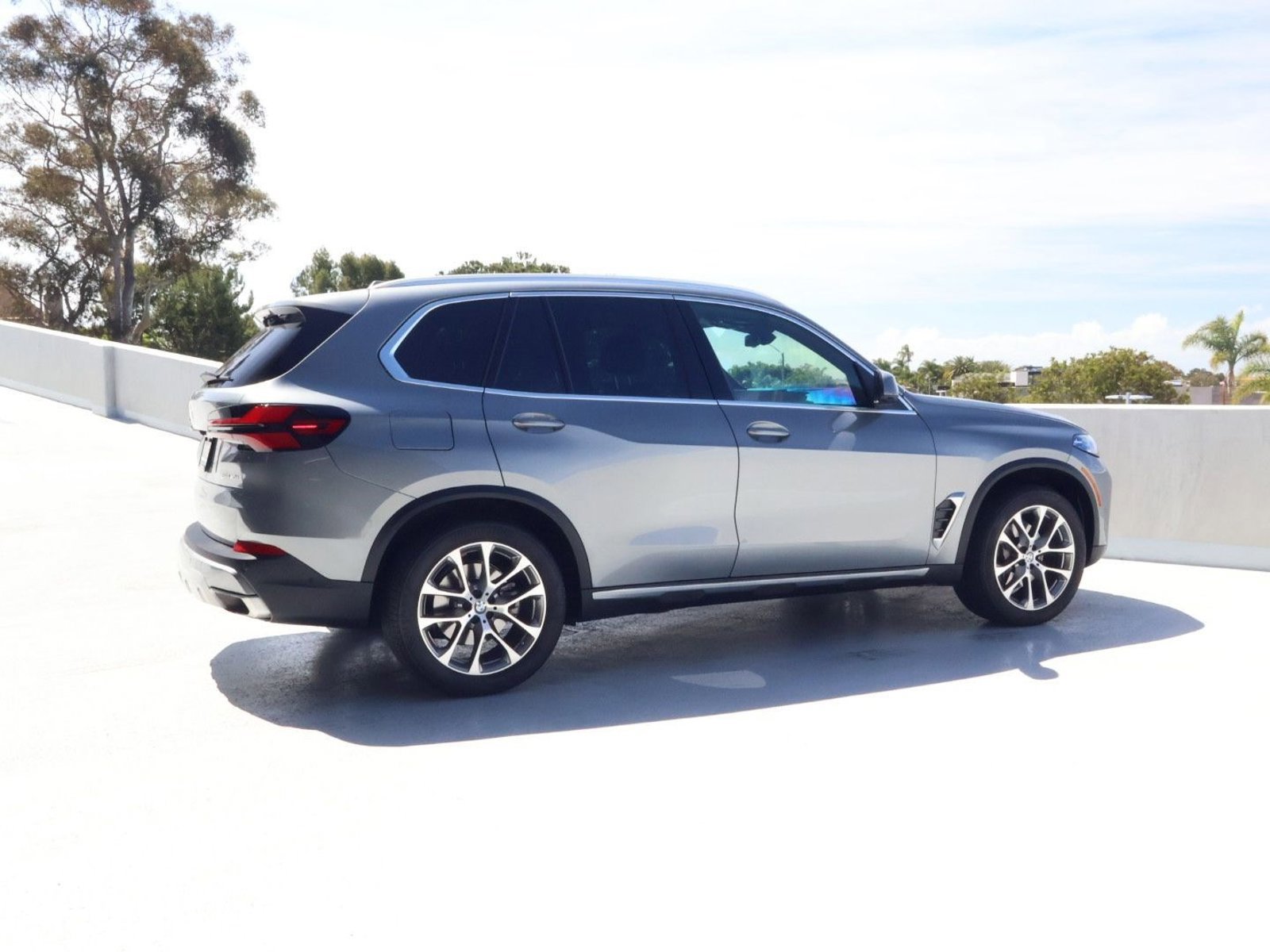Used 2024 BMW X5 sDrive40i w/ Premium Package RWD image 8