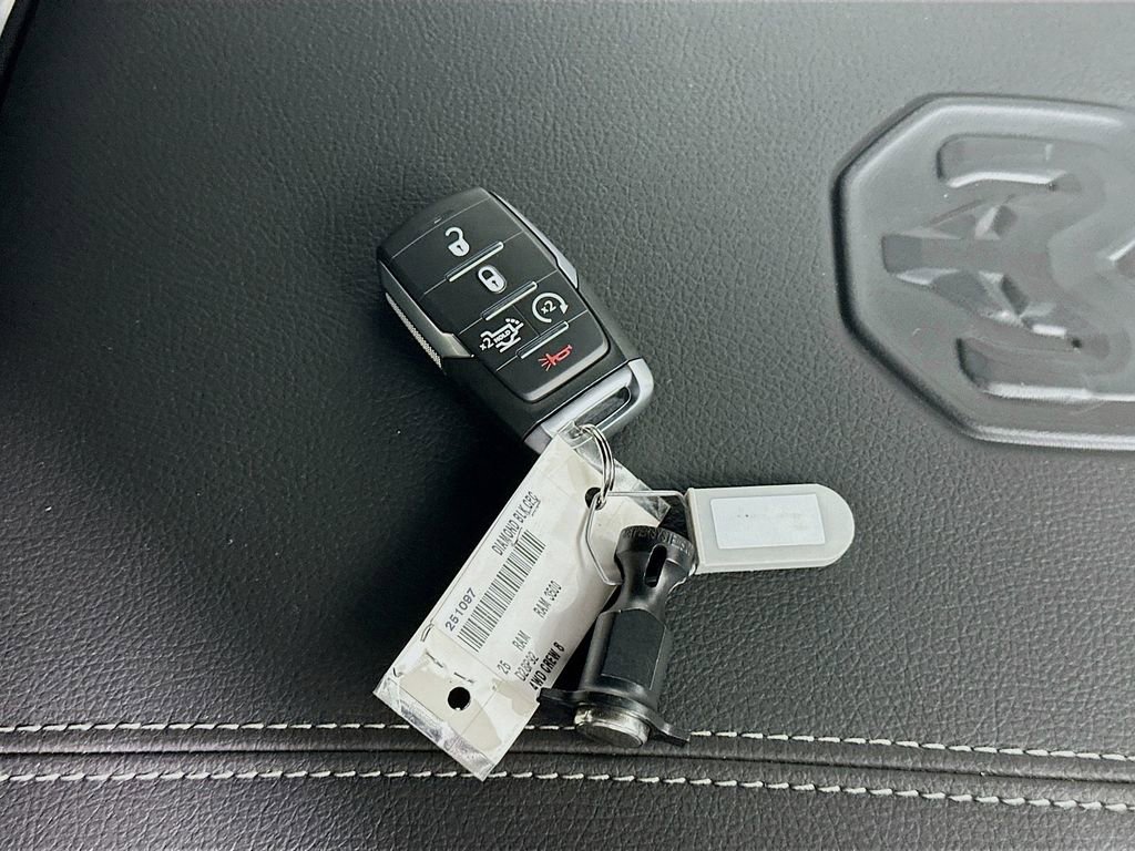 New 2025 RAM 3500 Laramie AWD/4WD image 20