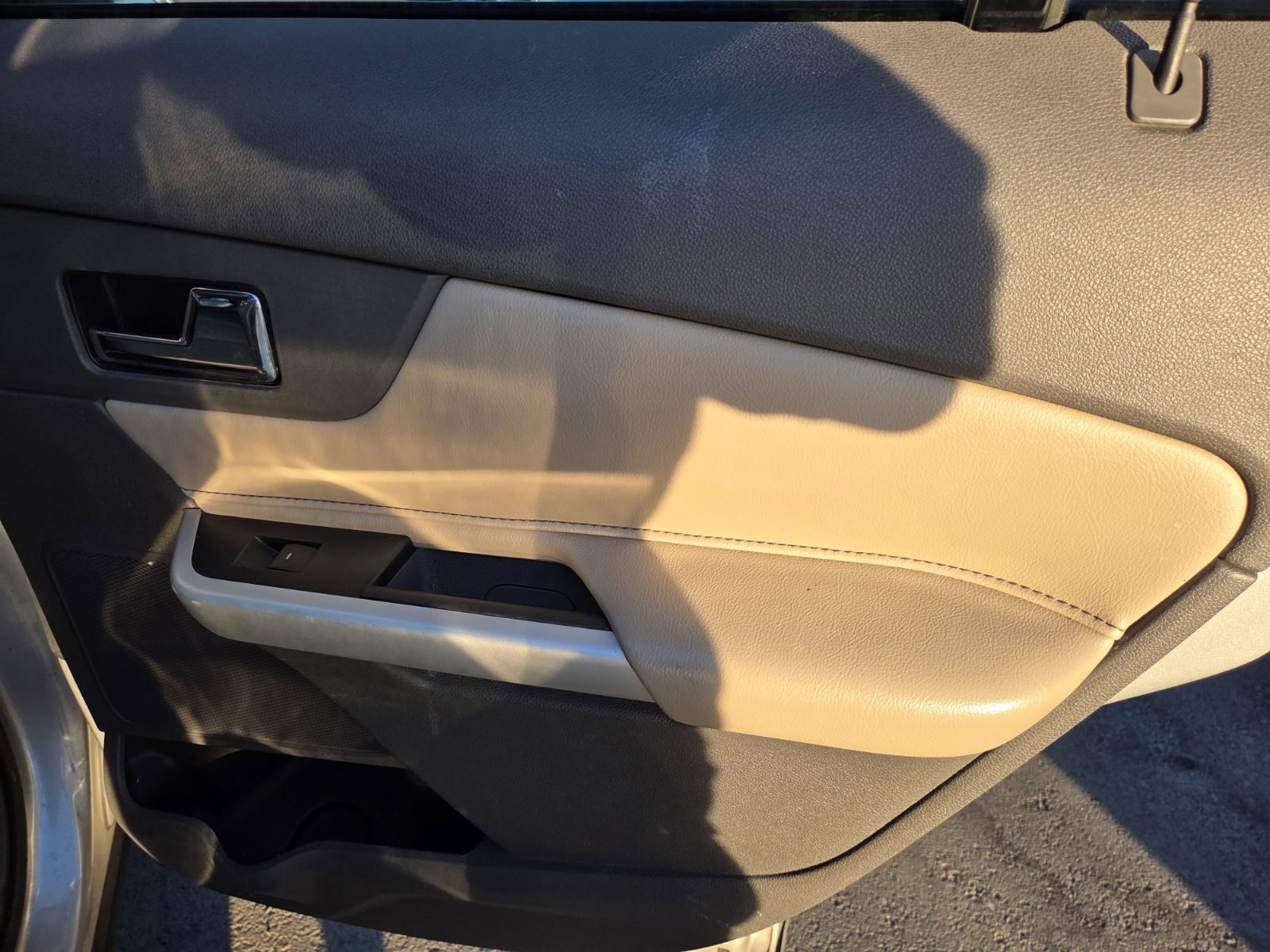 Used 2011 Ford Edge SEL FWD image 12