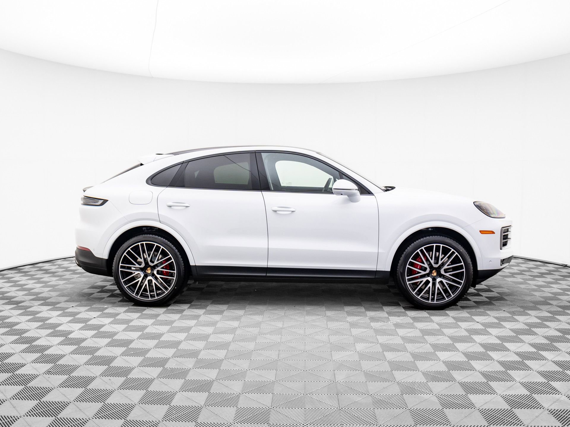 New 2025 Porsche Cayenne S image 8