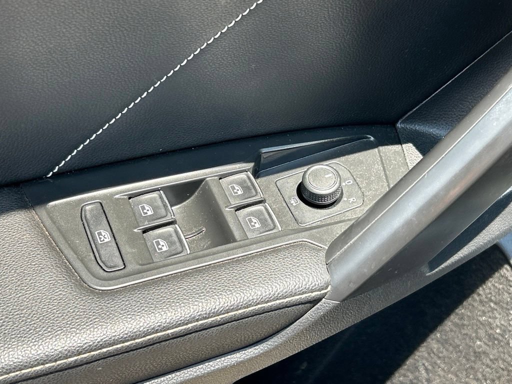 Used 2022 Volkswagen Tiguan SE FWD image 19
