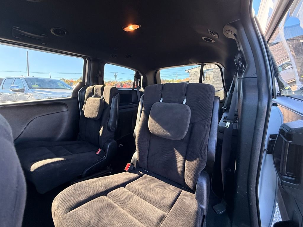 Used 2016 Dodge Grand Caravan SE image 15