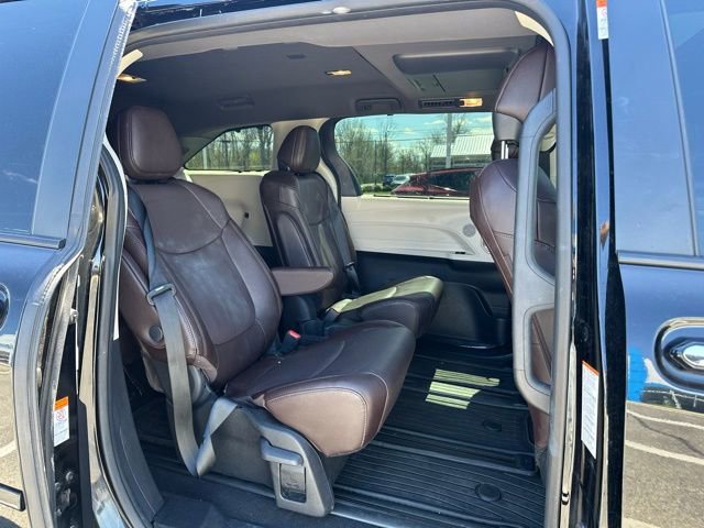 Used 2024 Toyota Sienna Platinum AWD/4WD image 11