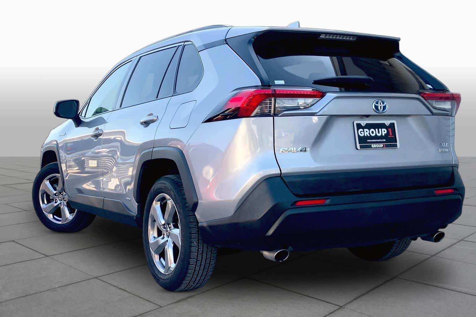 Used 2021 Toyota RAV4 XLE Premium AWD/4WD image 12