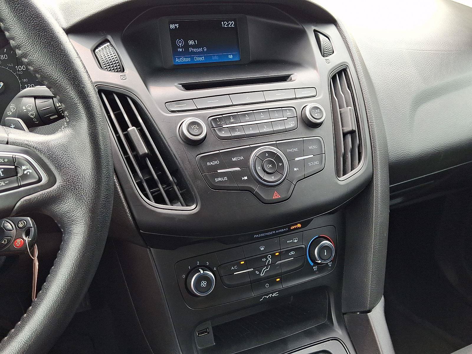 Used 2016 Ford Focus SE w/ SE Sport Package FWD image 20