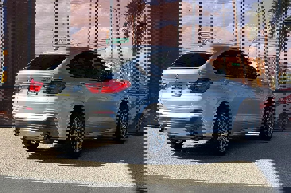 Used 2018 BMW X4 M40i image 17