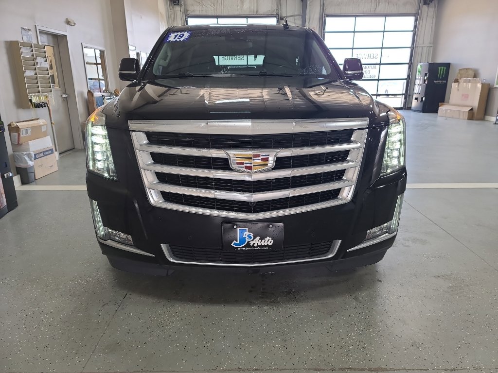 Used 2019 Cadillac Escalade Luxury image 3
