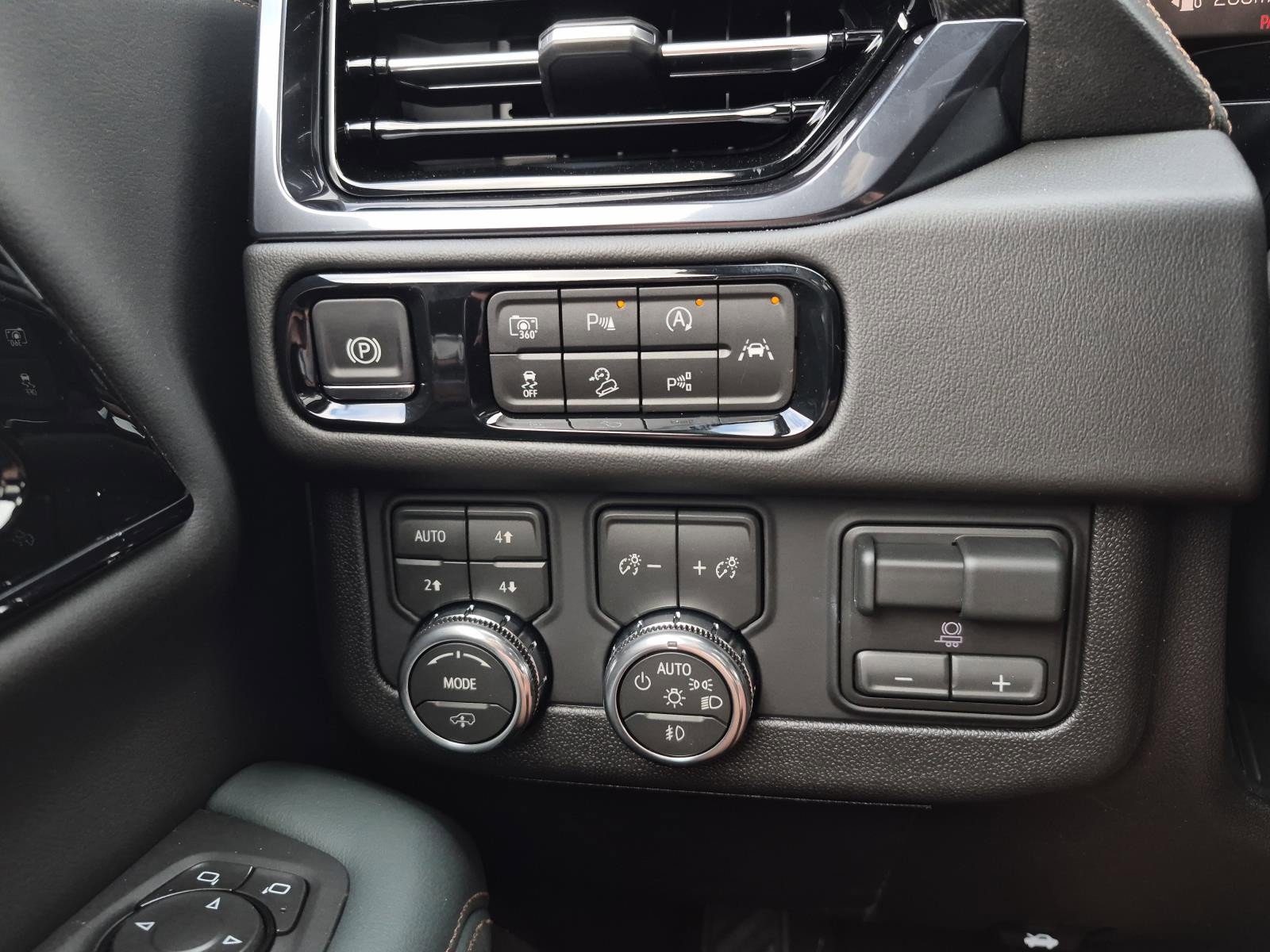 New 2026 GMC Yukon XL AT4 w/ AT4 Premium Plus Package image 19